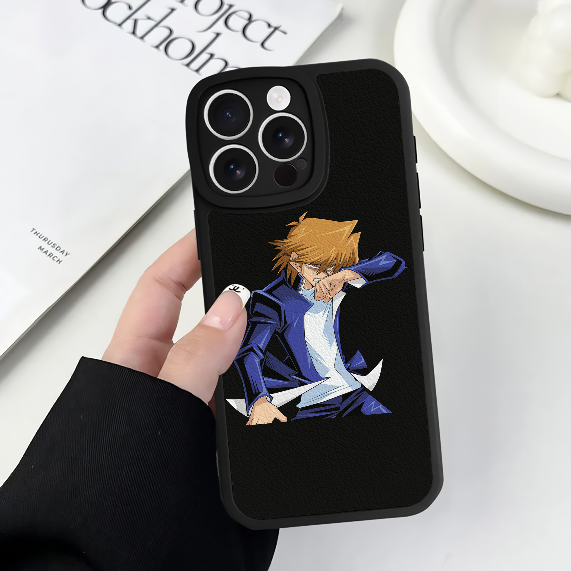 （画像用） 遊☆戯☆王 Yu-Gi-Oh! 【iPhone 16シリーズ対応】シリコンスマホケース（レザー調） 材質：シリコン